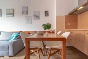 Apartamento 303 junto a la playa piscina y parking