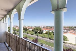 Appartements T2 climatise avec piscine au pied du tram arenes romaines : photos des chambres