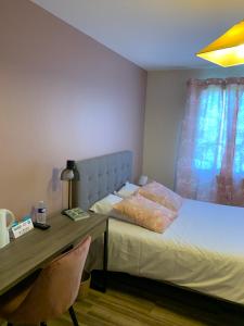 Hotels LOGIS-Auberge Les Vallees Du Perche : photos des chambres