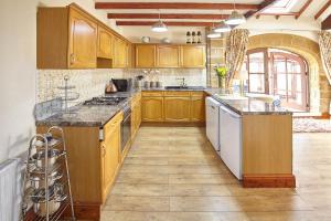 Host & Stay - The Arches Cottage