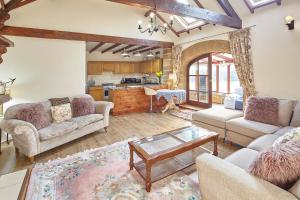 Host & Stay - The Arches Cottage
