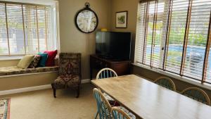 Number 20 - Central, Classic style, Private and Parking