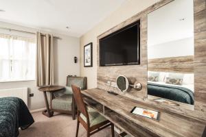 Drift Classic Twin room in The Waterfront Hotel Spa & Golf
