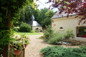 Maisons de vacances Le Logis du Pressoir Self Catering Gites in beautiful 18th Century Estate in the heart of the Loire Valley with heated pool and extensive grounds. : Maison 2 Chambres