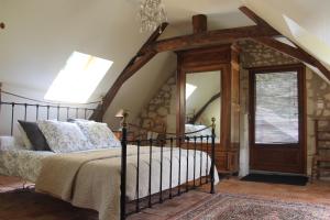 Maisons de vacances Le Logis du Pressoir Self Catering Gites in beautiful 18th Century Estate in the heart of the Loire Valley with heated pool and extensive grounds. : Maison 2 Chambres