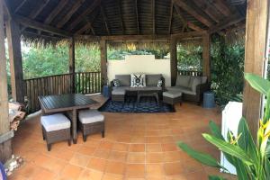 Stunning Oceanfront 4-Bdrm Villa w Infinity Pool