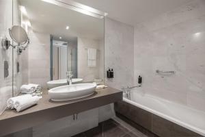 Junior Suite room in Eurostars Das Letras