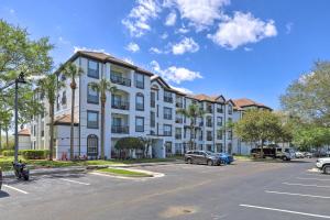 Vista Cay Condo with Pool Access about 7 Mi to Disney!