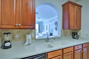 Vista Cay Condo with Pool Access about 7 Mi to Disney!