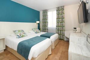 Hotels Logis Hotel du Centre - Halte ideale en cyclotourisme avec garage a velos clos : photos des chambres