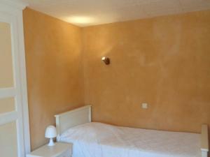 Maisons de vacances Gite Renaison, 4 pieces, 6 personnes - FR-1-496-257 : photos des chambres