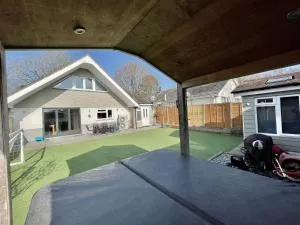 Luxury Pamper Home Hot Tub & Sauna Ladies Retreat - West Parley