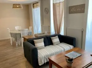 La maison Virginie appartements climatisés de 1 à 5 pers cosy hyper centre cour parking linge fibre proximité port lac canal piscine - Mormant-sur-Vernisson