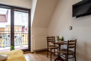 Domek u Świerków - pokoje i apartamenty z aneksami blisko Term Chocholowskich