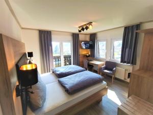 Double Room with Balcony room in Hotel Landgasthof Grüner Baum