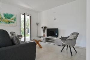 T3 NEUF – C13 - JARDIN-TERRASSE ET PISCINE – ACCÈS DIRECT PLAGES ET CENTRE VILLAGE