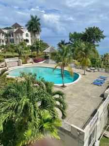 Coastal Beauty - Beautiful Penthouse Condo in Ocho Rios