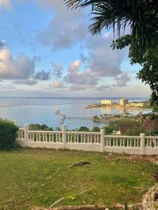 Coastal Beauty - Beautiful Penthouse Condo in Ocho Rios