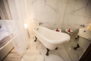 Стильна квартира в центрі на Площі Ринок вулиця Галицька 9