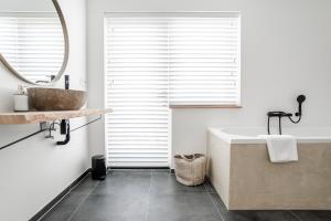 Marley’s Beachhouse - Luxury Guest Room with balcony