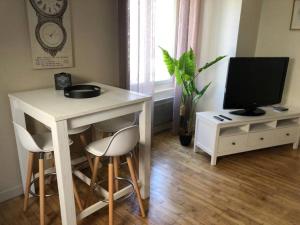 Appartements Paisible logement 4 personnes a Brive, pres du centre-ville et de la gare - Netflix, Fibre internet et Stationnement gratuit : photos des chambres