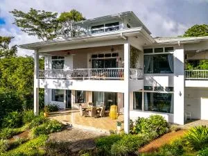 Villa Corazón - private beach at Lake Arenal - Naranjos Agrios