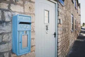 The Burrow Escape - Potter Hanworth