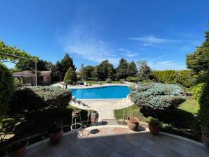 Silivri Gazitepede 3 katlı, havuzlu lüks villa