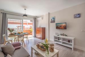 Las Mimosas, familias y parejas - con terraza y parking!