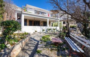Beautiful Apartment In Baric Draga 