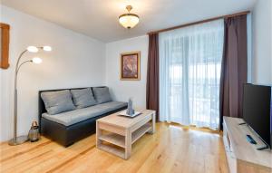 3 Bedroom Nice Home In Rukljevina 