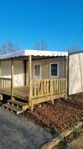 Campings Mobil-home, hotelier, tente safari wood lodge : photos des chambres