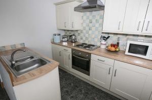 Shipwrights - Views across the Marina and River Dart, perfect bolthole