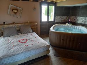 Maisons de vacances COSY-LOFT Industriel , jacuzzi , WIFI , 6 personnes max : photos des chambres