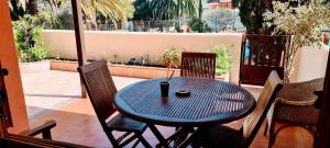 VV Los Balconcitos 21 "by henrypole home"