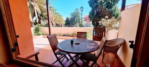 VV Los Balconcitos 21 "by henrypole home"