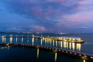 Absolute Waterfront - Tropical Aurora Top Floor Over The Water - Southport