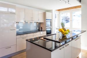 Three-Bedroom Apartment room in Matthiol Appartements