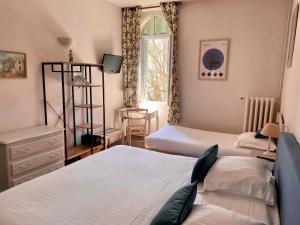 Hotels La Bellaudiere : photos des chambres