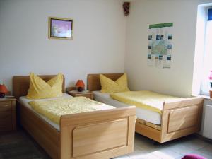 Ferienwohnungen "Marie" mit Terrassen, inclusive Park- und Stellplätze am Haus, Müritz-Strand nur 700m, Altstadt 10min, ruhige Lage,