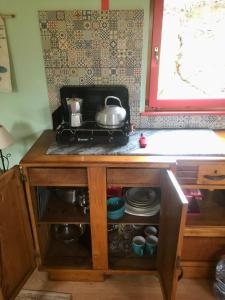 Rosa the Cosy Cabin - Gypsy Wagon - Shepherds Hut, RIVER VIEWS Off-grid eco living