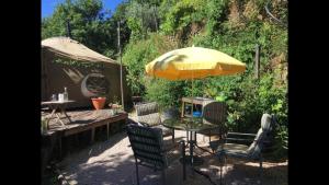 Star Gazing Luxury Yurt above beautiful RIVER, off grid