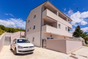 Apartments Amfora - cozy and modern apartments for up to 15 people, 100m from the sea and beach