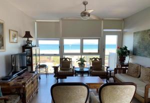 Peaceful St Tropez Stay on Beach Road