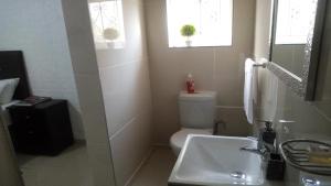 25 Jacaranda Lodge & Backpackers