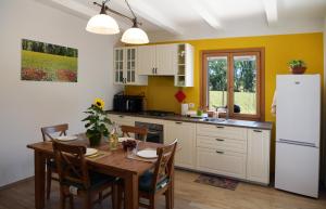 Casa Montefiore 13 Girasoli LT nella tranquilla campagna Marchigiana