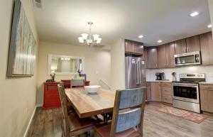 201 Point Drive condo