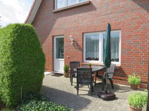 Ferienwohnungen "Marie" mit Terrassen, inclusive Park- und Stellplätze am Haus, Müritz-Strand nur 700m, Altstadt 10min, ruhige Lage,