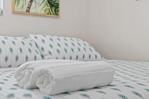 Comfy BNB w King Bed + WorkTravel + Beach 8 Min