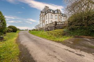 Appartements chateau de Locqueran Pierres et filets bleus : photos des chambres